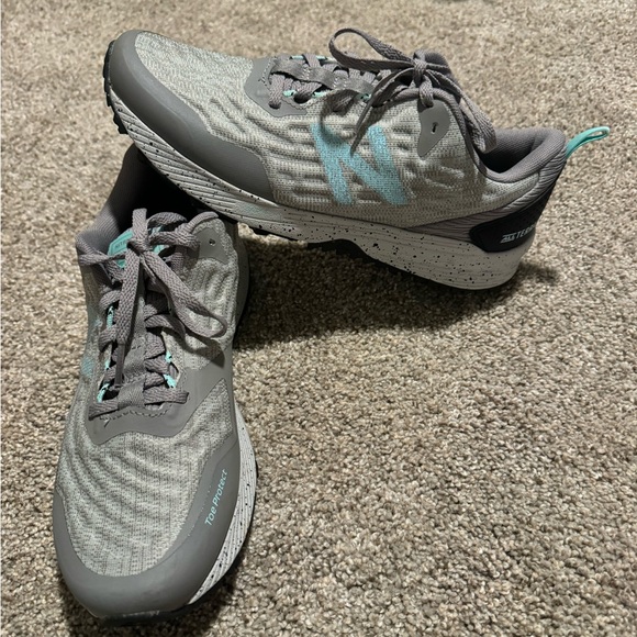 New Balance trail running shoe, new condition, size 8.5 - Picture 2 of 4